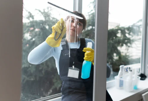 Nettoyage de vitres intérieures et extérieures à l'Orée-d'Écouves